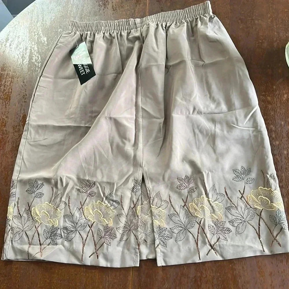 NWT Maggie Sweet 3 Piece Skirt Set Tan Size 1X Petite - Picture 4 of 14